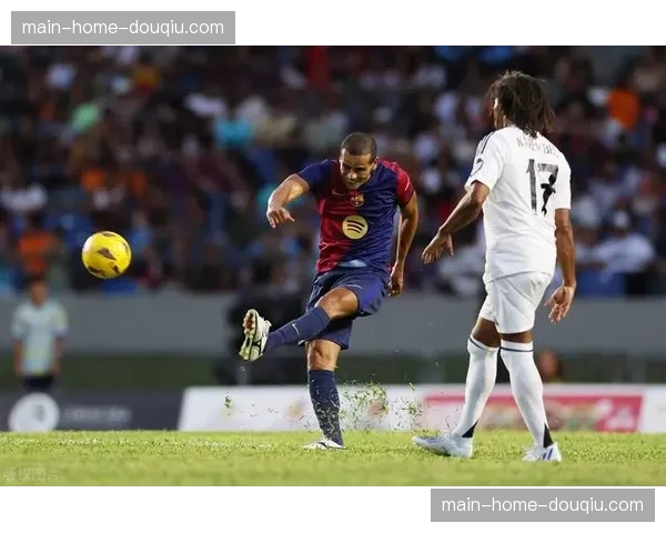 边后卫内收成西甲战术新常态，皇马巴萨伪边卫参与中场构建