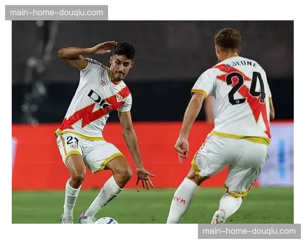 “西甲俱乐部开放日”活动在多个城市同步举行，数千名球迷走进训练基地