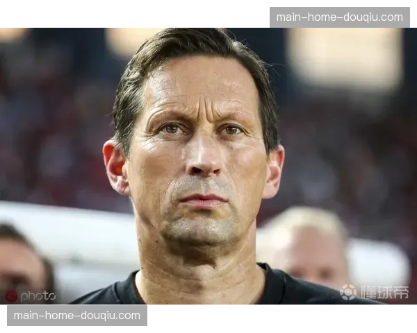 多家法国媒体确认，里昂俱乐部已启动选帅程序