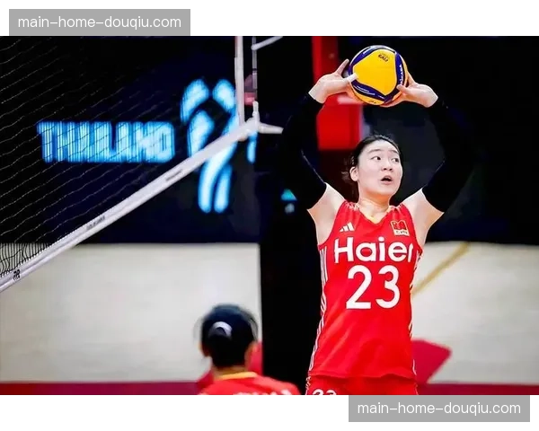 深度报道:后排进攻在现代女子排球战术体系中的权重变化与数据验证 深度报道:后排进攻在现代女子排球战术体系中的权重变化与数据验证